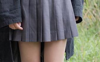 森萝财团 – 油亮美图也叫知心朋友，卉子示范了我想表达的那些拉拉扯扯。