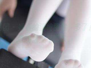 森萝财团 – 媛媛的清纯图包，多了点不经意的温柔和暧昧。