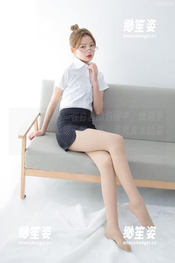 森萝财团 森萝财团作品:在白丝的包围中,我似乎看到了一丝光明…呃,不,是死库水的波光!