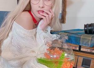 在泥泥汝的体操服里寻找小确幸，别忘记为原图换成壁纸哦！