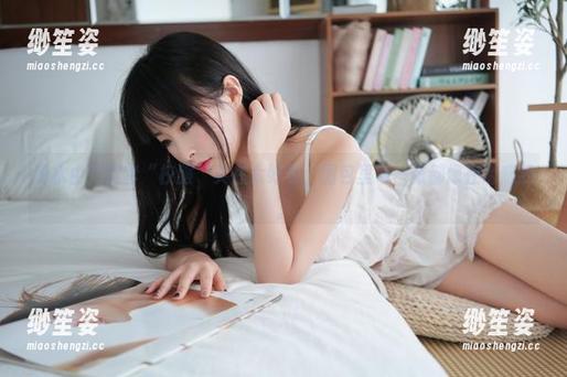 清水由乃 清水由乃这套“校服”实在太好看,图包里每一张都像在诱惑我。