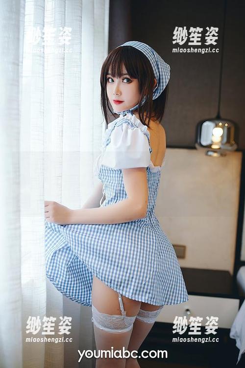炸蛋Boom 在这个炸蛋Boom主演的YouMi尤蜜-制服猫娘写真集里,制服、喵喵和无尽的想象。
