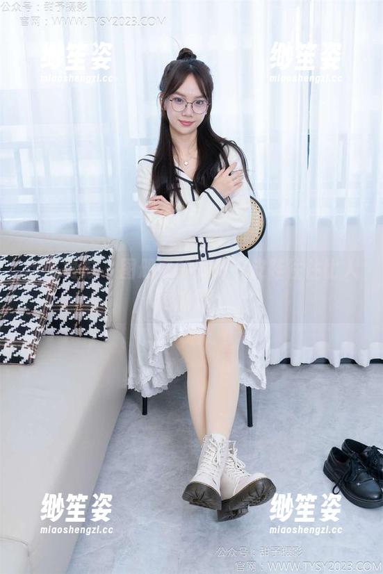 甜予摄影-齐齐 甜予摄影 - 图册中的齐齐,皮鞋往往比人更抢眼。