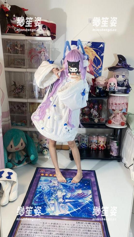 白栎Shirly 定制内衣来啦!白栎Shirly向我们展示了必须佩戴的‘工作服’。