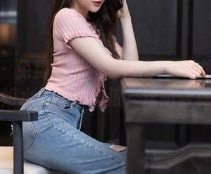 秀人网 – 免费下载：当Yuki鱼儿遇上女孩，眼神如水，心事如浪，这组合真有趣！