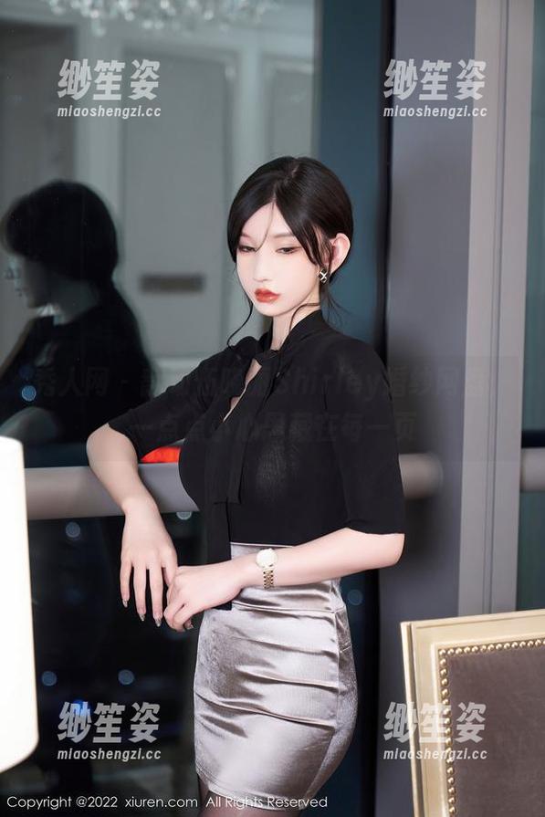 秀人网-伍晓丽Shirley 秀人网 - 翻动伍晓丽Shirley婚纱网盘,一点点小心思藏在每一页