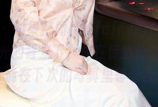 秀人网 – 如果把周慕汐fairy的白衬衫放在无圣光的背景下，是在传达什么？答案可能在下次的写真里等着我。