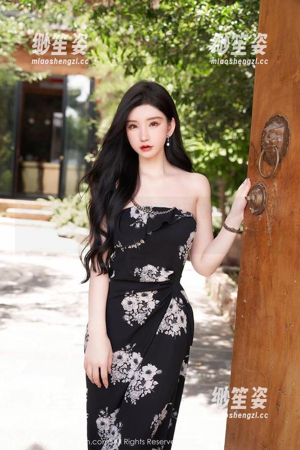 秀人网-娜比 秀人网 - 一套泳衣,两种姿态,娜比美图让人目不转睛!