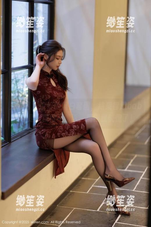 秀人网-智恩baby 秀人网 - 说好的黑白套图,结果智恩baby还是软糯得不像话,搞得我恍惚了!