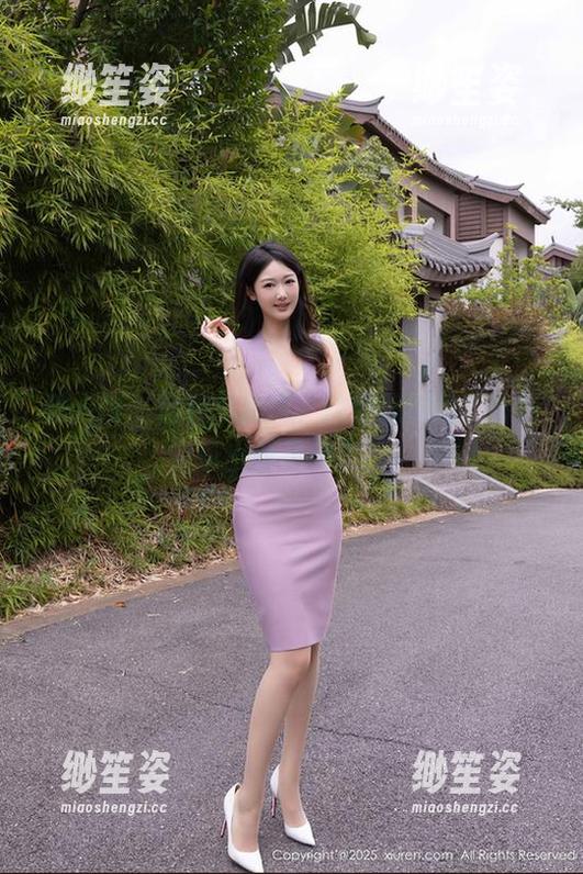 秀人网-林悠悠 秀人网 - 这种私房风,林悠悠倒是把粉色玩出新花样了。