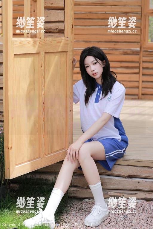 秀人网-蓝夏akasha 秀人网 - 白裙VS宇宙——蓝夏akasha的白裙如星辰大海,原图给我一张,快下载!