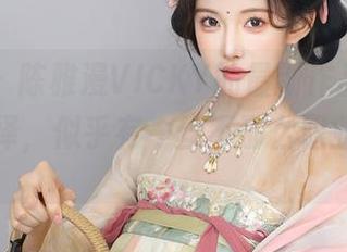 秀人网 – 陈雅漫VICKY的最新作品，秘书角色演绎，似乎有一丝不那么职业的气息…