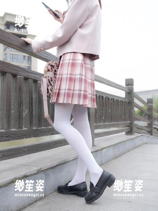 紧急企划-林书辞 紧急企划 - 林书辞的短裤,即便全套都很随意,图片中流露的那种自由感真不错。