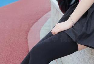 找个理由翻看这条棕丝JK裙吧？紧急企划的原图像在审视我。