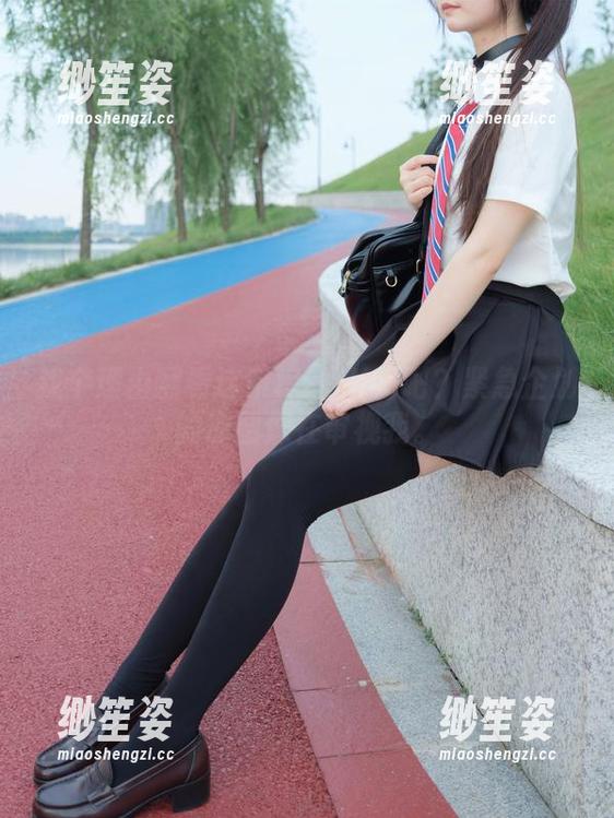 紧急企划 找个理由翻看这条棕丝JK裙吧?紧急企划的原图像在审视我。