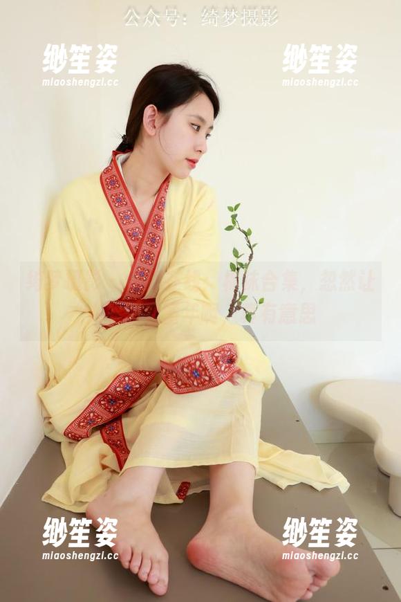 绮梦摄影-伊伊 绮梦摄影 - 伊伊在线:棉袜合集,忽然让人联想到童年啊,真有意思