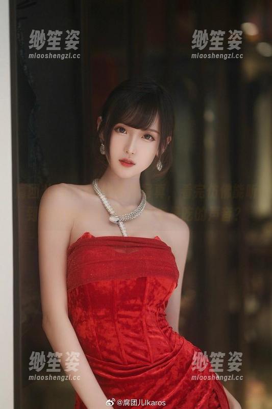 腐团儿Ikaros 腐团儿Ikaros的高清写真,看完仿佛能听到荆轲的战斗咆哮...或者是吃的声音?