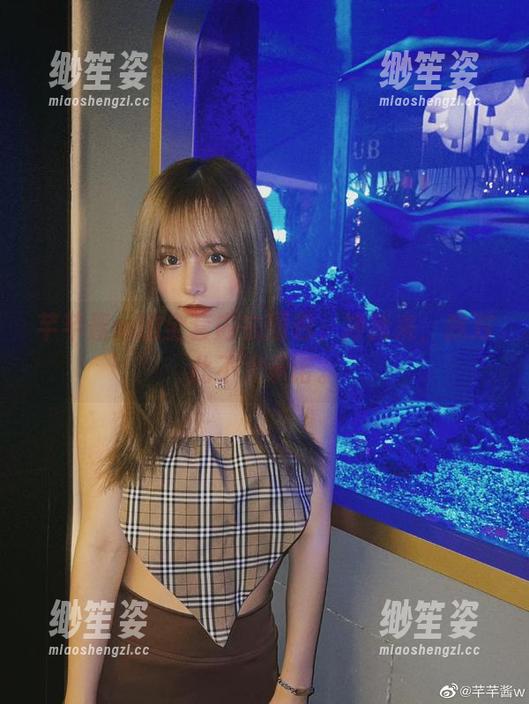 芊芊酱w 芊芊酱w的全套内衣图包,冲我来,我对此不太承诺。