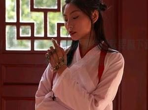 蜜桃社 – Rola的私房图集：是不是结婚就要藏下这种“优雅”，不！我选择拍照！
