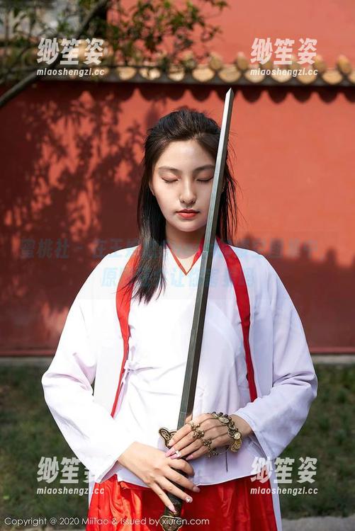 蜜桃社-王婉悠Queen 蜜桃社 - 在王婉悠Queen的镂空图集中,原图还会让你害羞吗