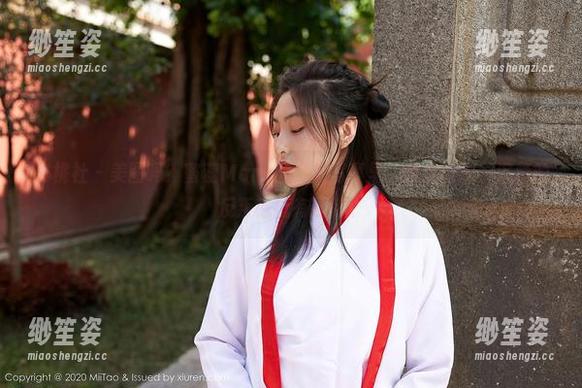蜜桃社-蜜蕊Mary 蜜桃社 - 美图吗?蜜蕊Mary的皮衣写真里,我觉得那种沉稳的反叛感挺有趣的。