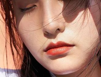 蜜桃社 – 看！韵莉娜VANILLA的裸足：这张图片让我想起了些没说完的话
