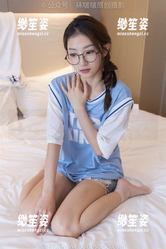 袜啵啵-小淳 袜啵啵 - 小淳穿皮衣写真——你有没有被这份冷酷刷新过?