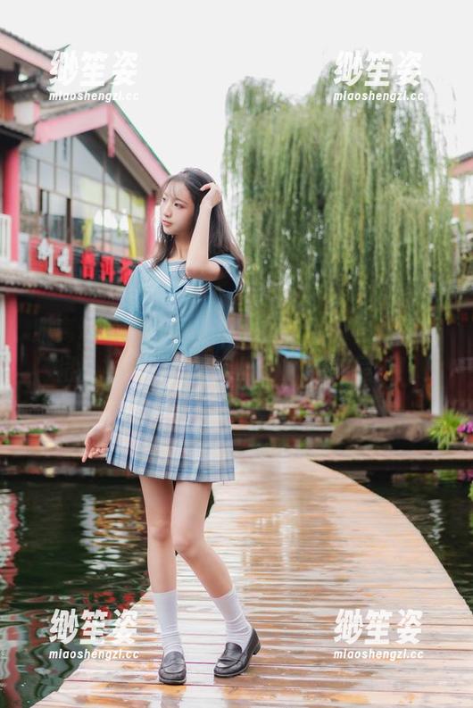 西呱呀呀呀 脱离现实的喧嚣,西呱呀呀呀的衬衫牛仔裙私拍资源静谧又吸引,完美呈现!