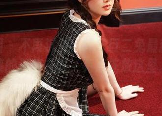 微密圈 – 不再沉默！轩子巨二兔最新写真集的酒红礼服，亮点先放这里。