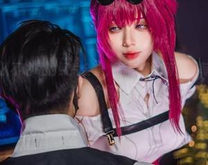 兔女郎阿九从不咕咕的照片合集，插画般的俏丽，每一张都让人想补个脑洞。