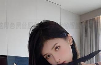 微密圈 – 这阿色黑丝图包精选，我的眼睛不知不觉就停留在那儿了。