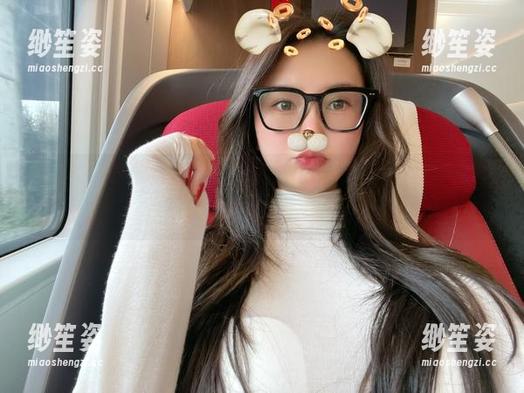 陈大小姐 微密圈 - 陈大小姐的全套写真,衬衫黑丝串起的小心思,简直有点过分。