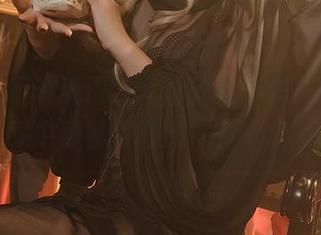 在雯妹不讲道理全套蕾丝女仆图集中，忙碌中藏着优雅的“小心机”
