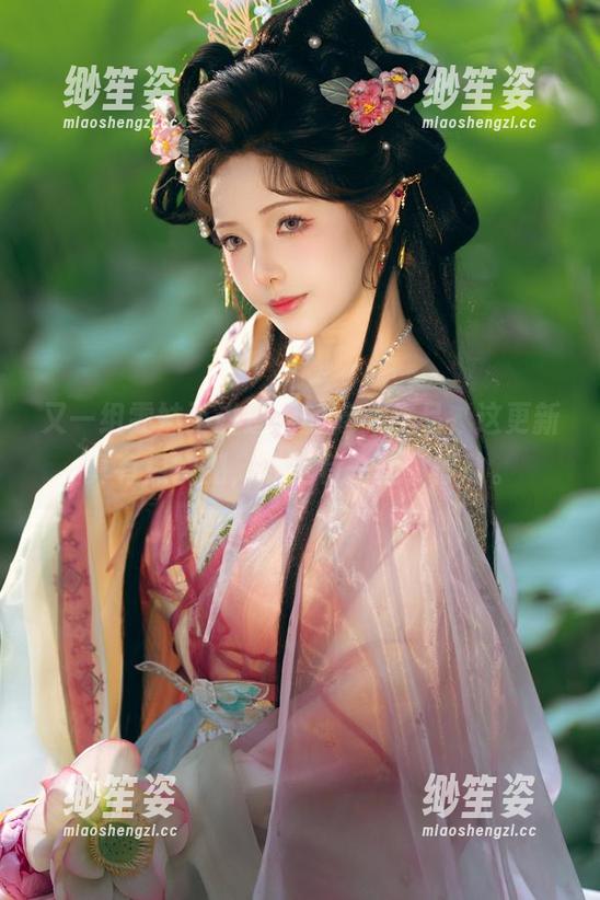 雯妹不讲道理 又一组雯妹不讲道理的修女作品,这更新真有点震撼,心里有一丝小悸动。