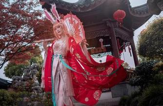 当露儿大魔王穿上制服，我的脑海里闪现出休闲办公的新潮流！cos合集必看！