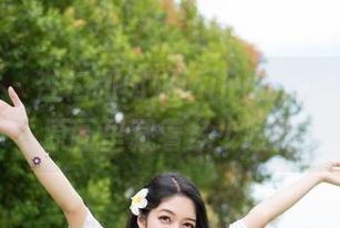 魅妍社 – 杏仁和闵妮Mily的运动写真：原图里藏着多少暧昧
