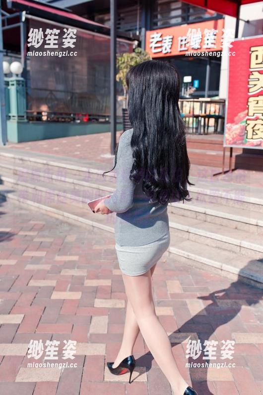 魔镜街拍-婷婷 魔镜街拍 - 永远爱婷婷的私拍,这白色吊带和黑丝美腿的搭配…真是让人欲罢不能的图片!