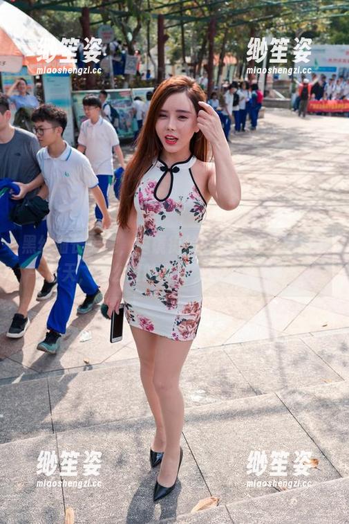 魔镜街拍 黑丝细长美腿,魔镜街拍的定制图集撑起了一片天,这么赞的事情,能不说两句嘛?