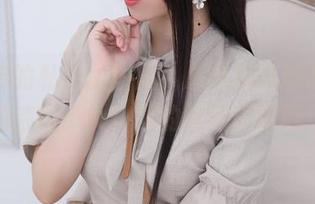 鹿野希的私拍美图里，总能找到透明裙下的诗意，女仆界的潮流先锋啊！