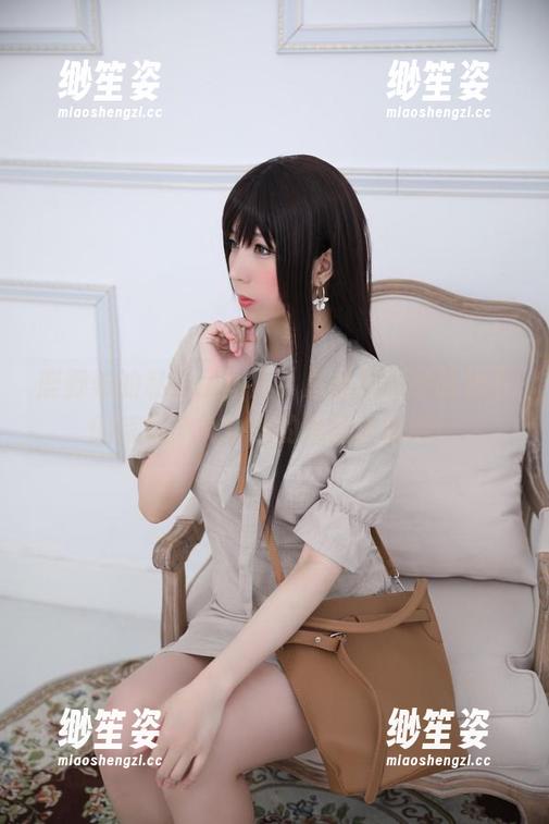 鹿野希 鹿野希的私拍美图里,总能找到透明裙下的诗意,女仆界的潮流先锋啊!