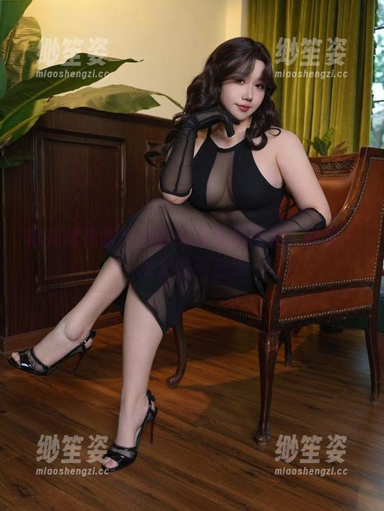 麻花麻花酱 麻花麻花酱与她的制服私拍合集,随意一拢又是新滋味