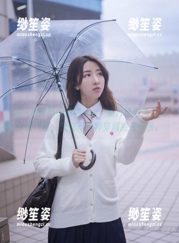 黑川 这一系列黑川旗袍cos,照片里混搭了几分现代感,恍惚间有种穿越感在作祟。